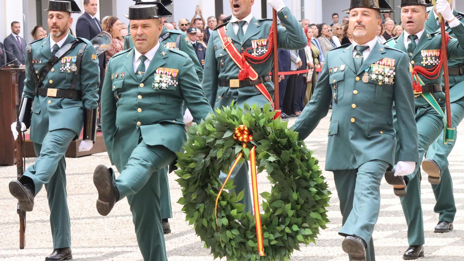 Guardias civiles durante el tradicional homenaje a los caídos