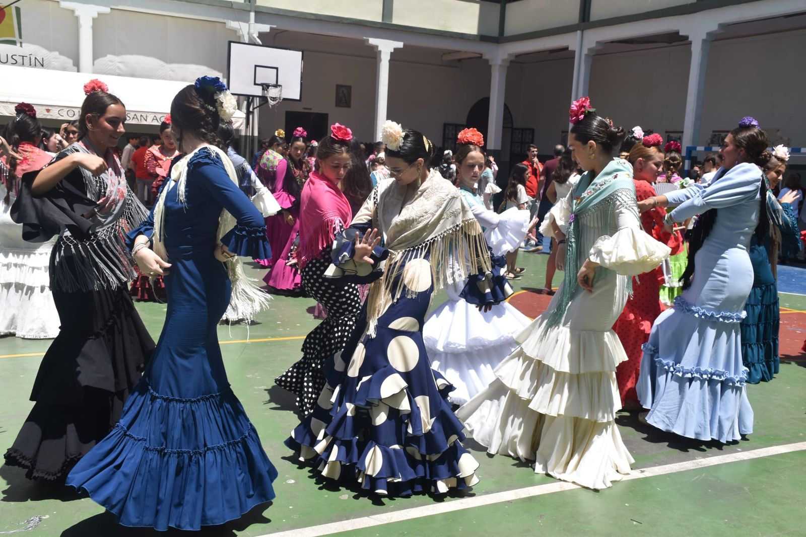 El Colegio de San Agustín disfruta de una feliz jornada solidaria con su Cruz de Mayo