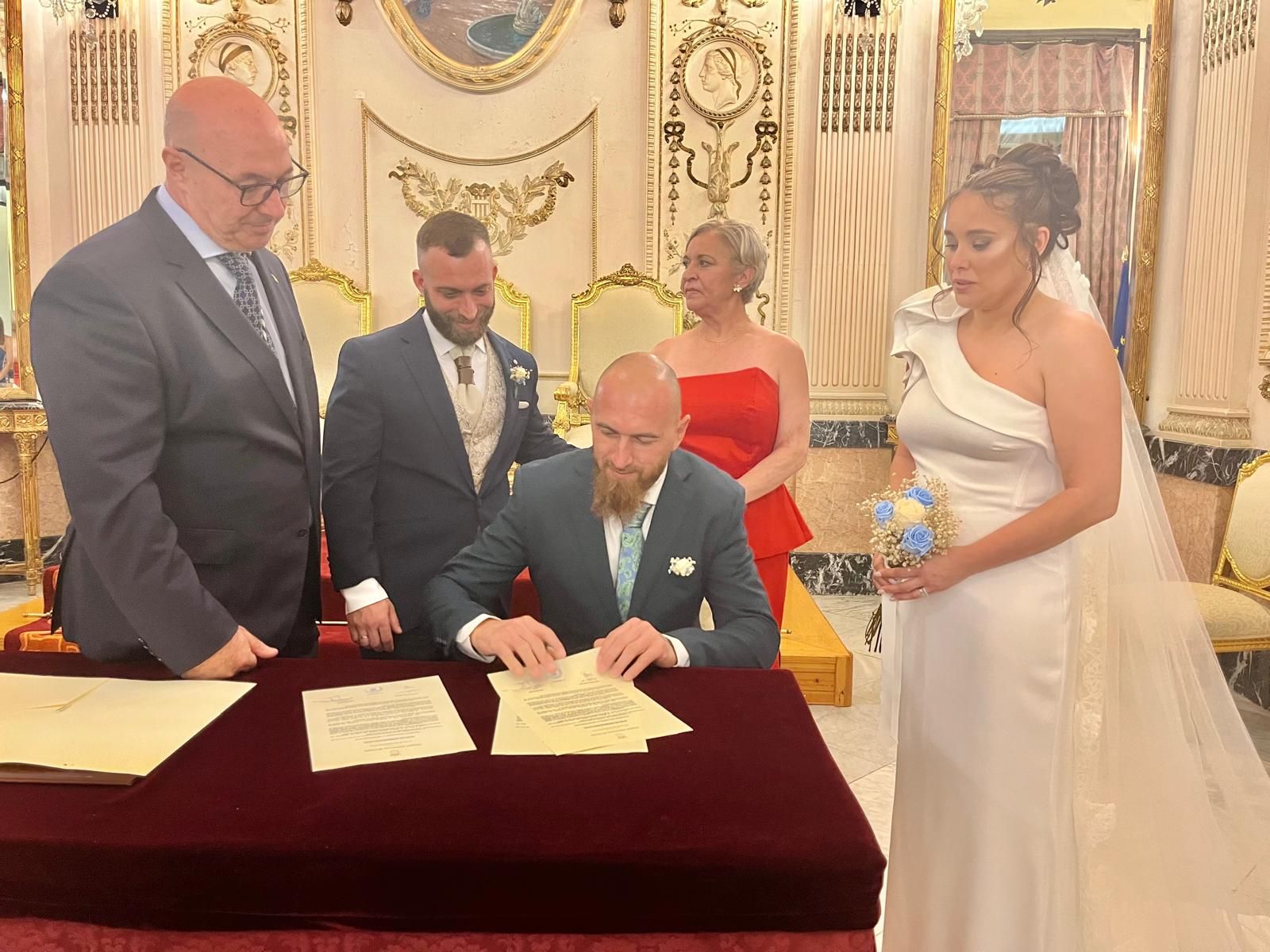 Jesús y Rosa sellan su amor en el Salón del Trono