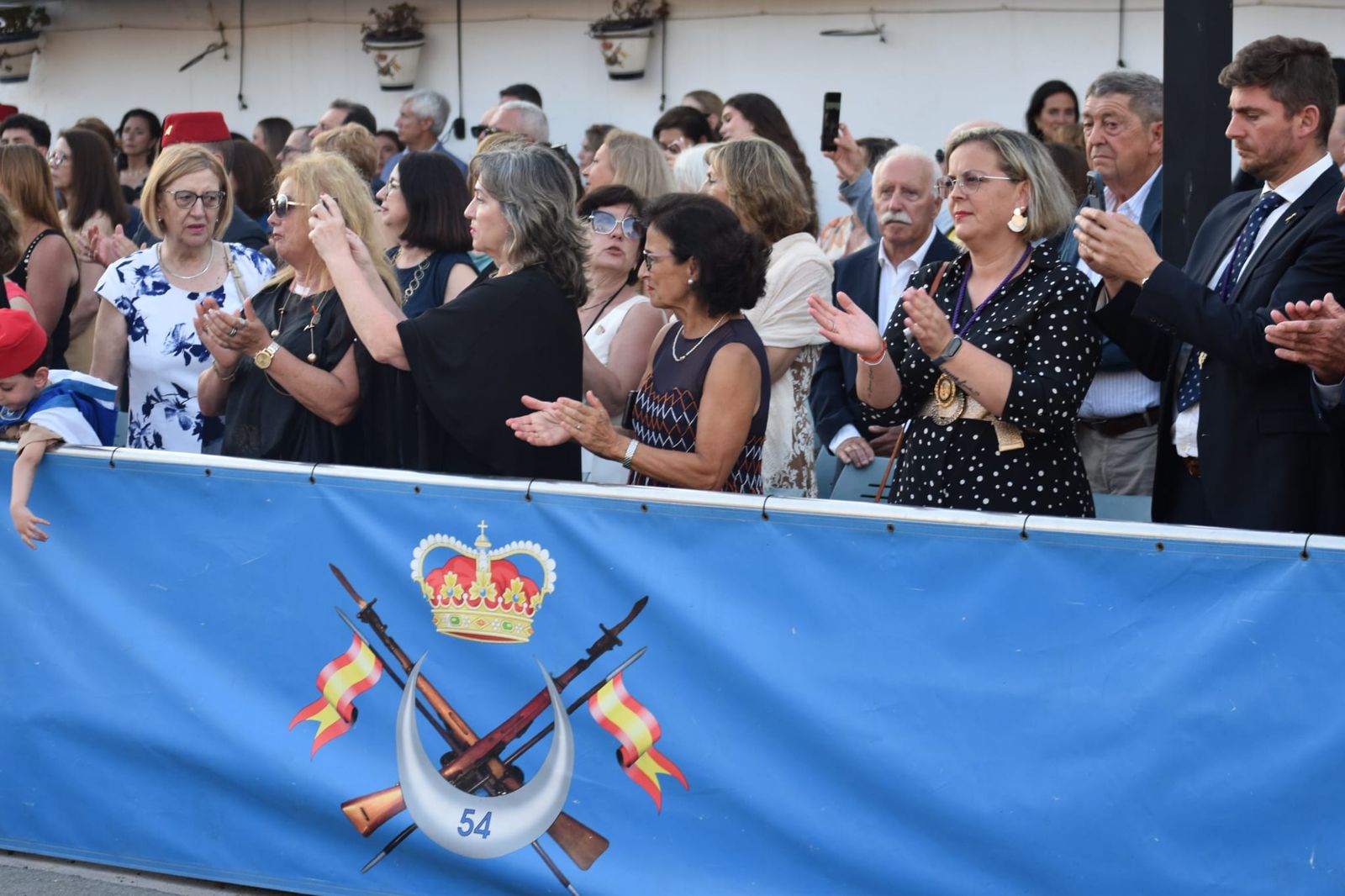 El acuartelamiento González-Tablas acoge una parada militar por el 115 aniversario de Regulares