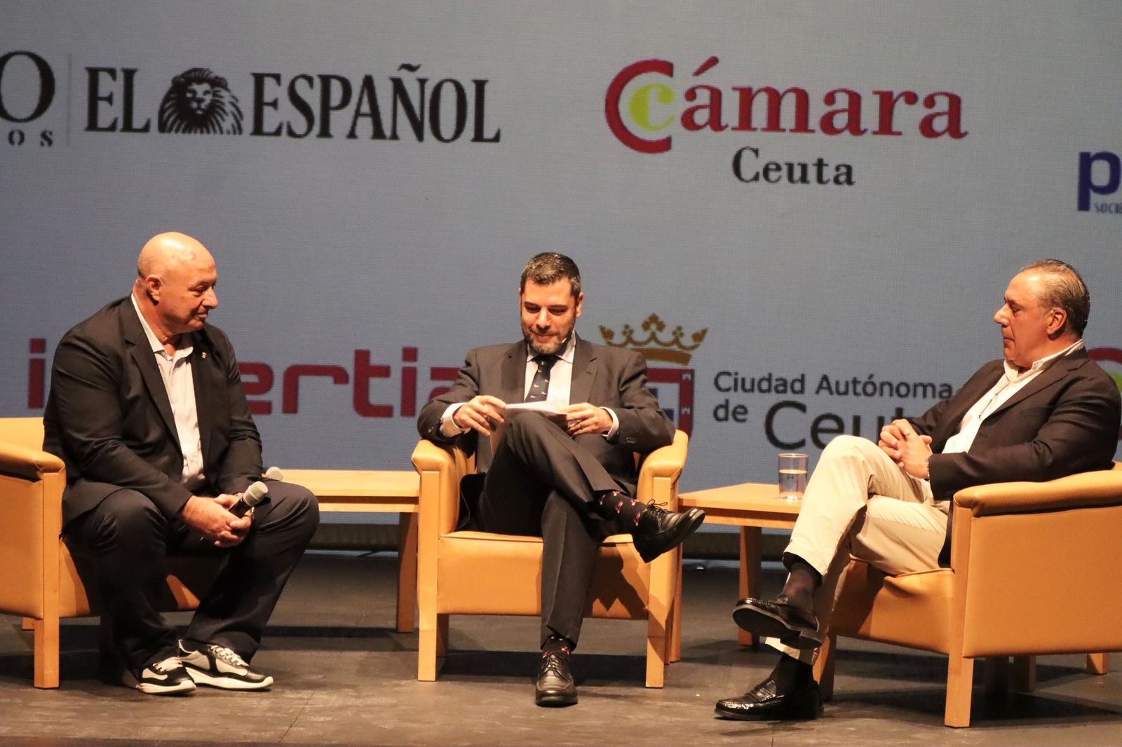 Un momento de la conversación entre el consejero Nicola Cecchi y el representante de los empresarios turísticos costasoleños, Javier Hernández