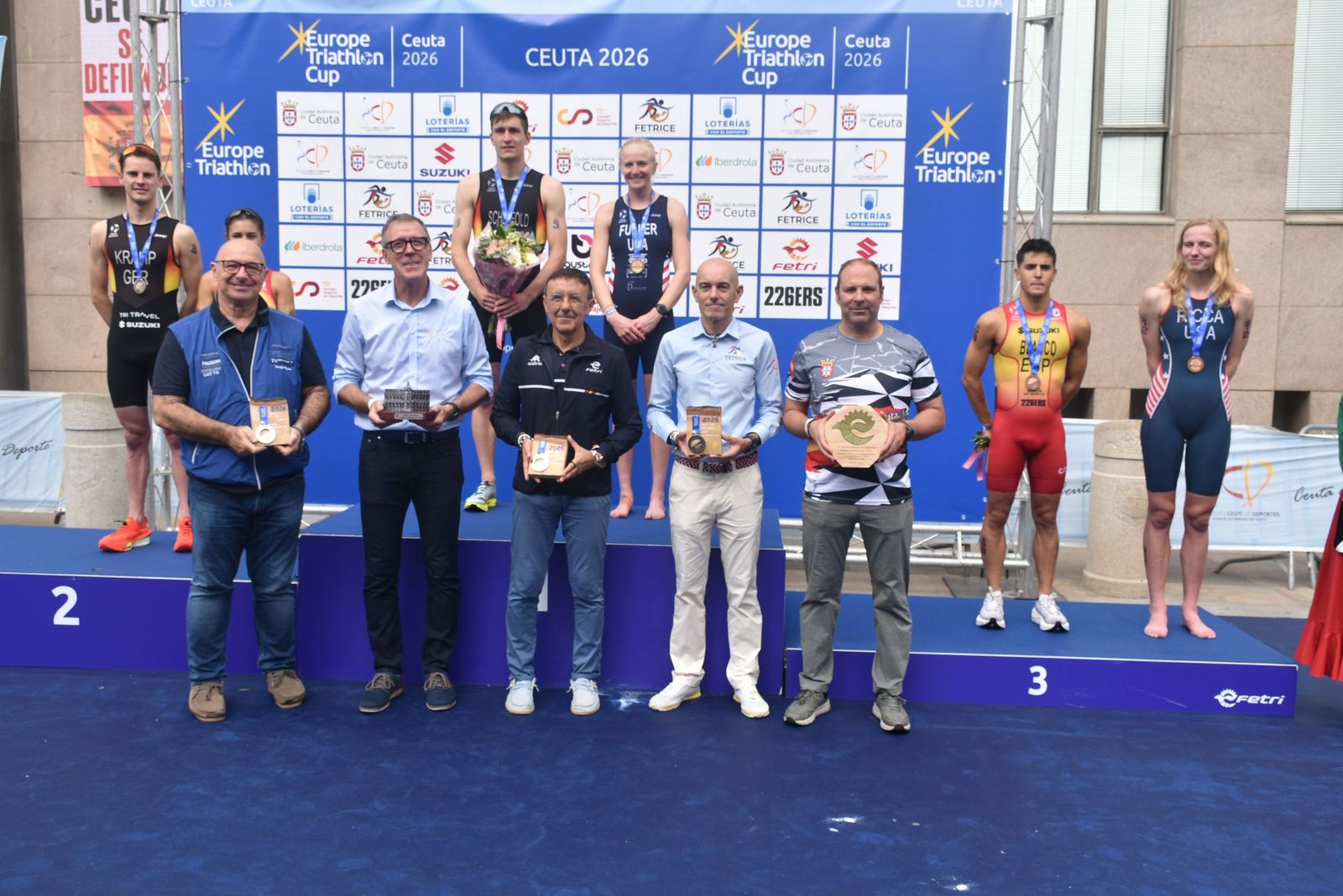 Entrega de trofeos de la Copa de Europa de Triatlón