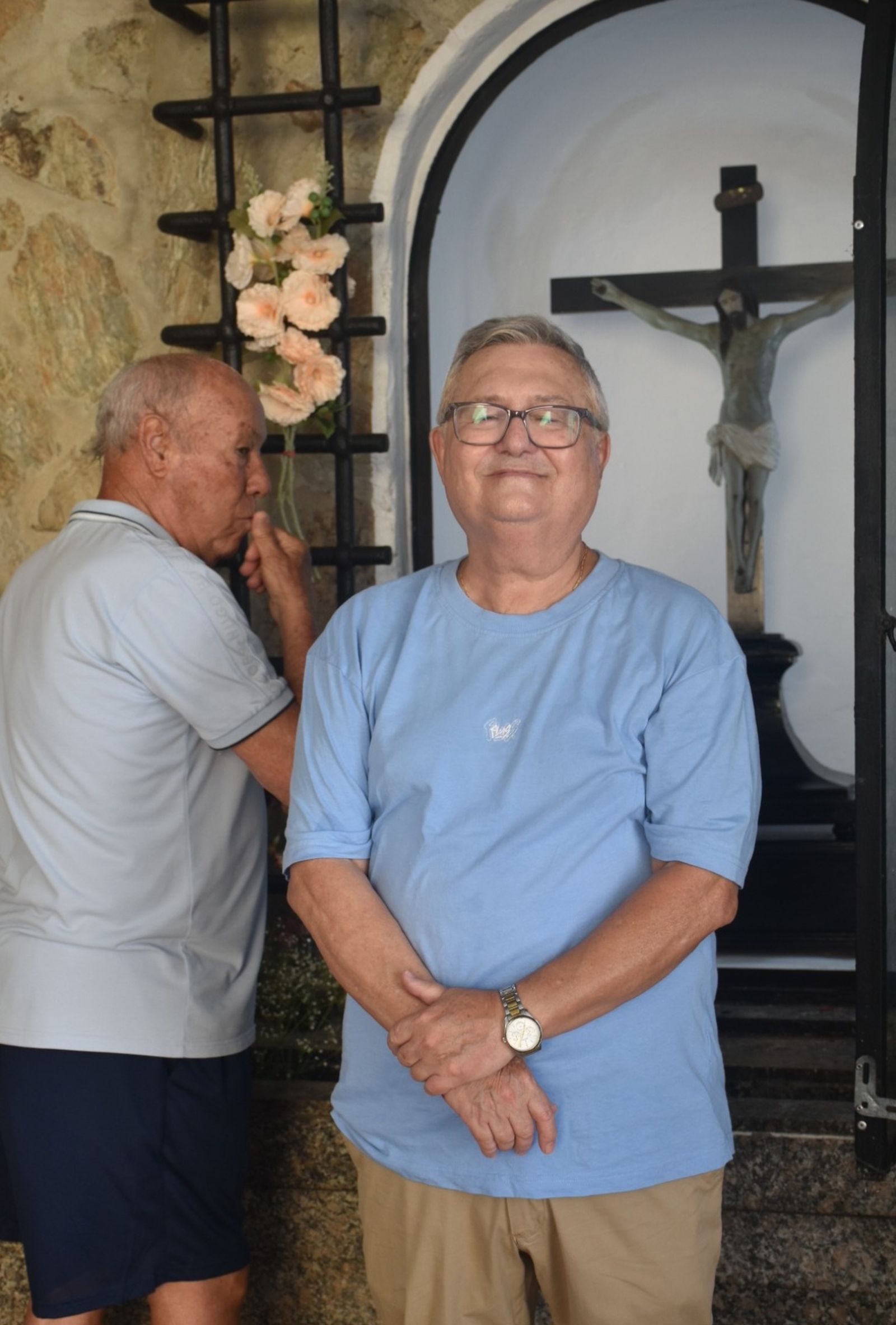La ciudad se reunió en torno al Cristo del Puente en un solemne acto de despedida que culminó con una eucaristía, la bendición y un multitudinario besapiés