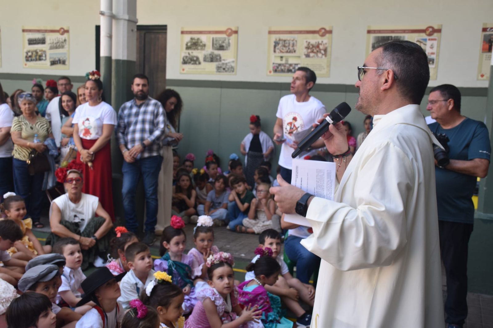 El Colegio de San Agustín disfruta de una feliz jornada solidaria con su Cruz de Mayo