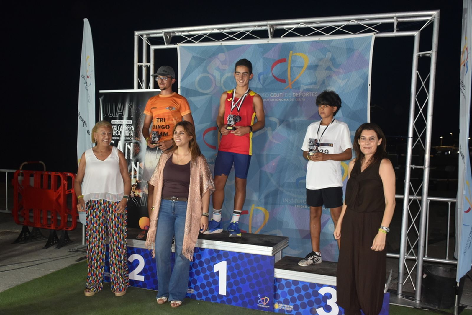 “Bily” y Elena López, reyes de la XXXI carrera popular de San Juan