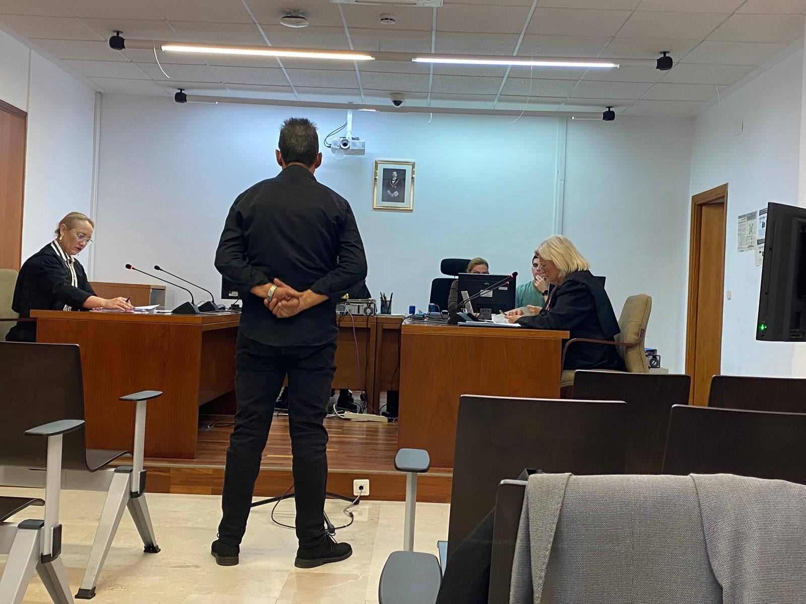 N.K. declara ante el tribunal.