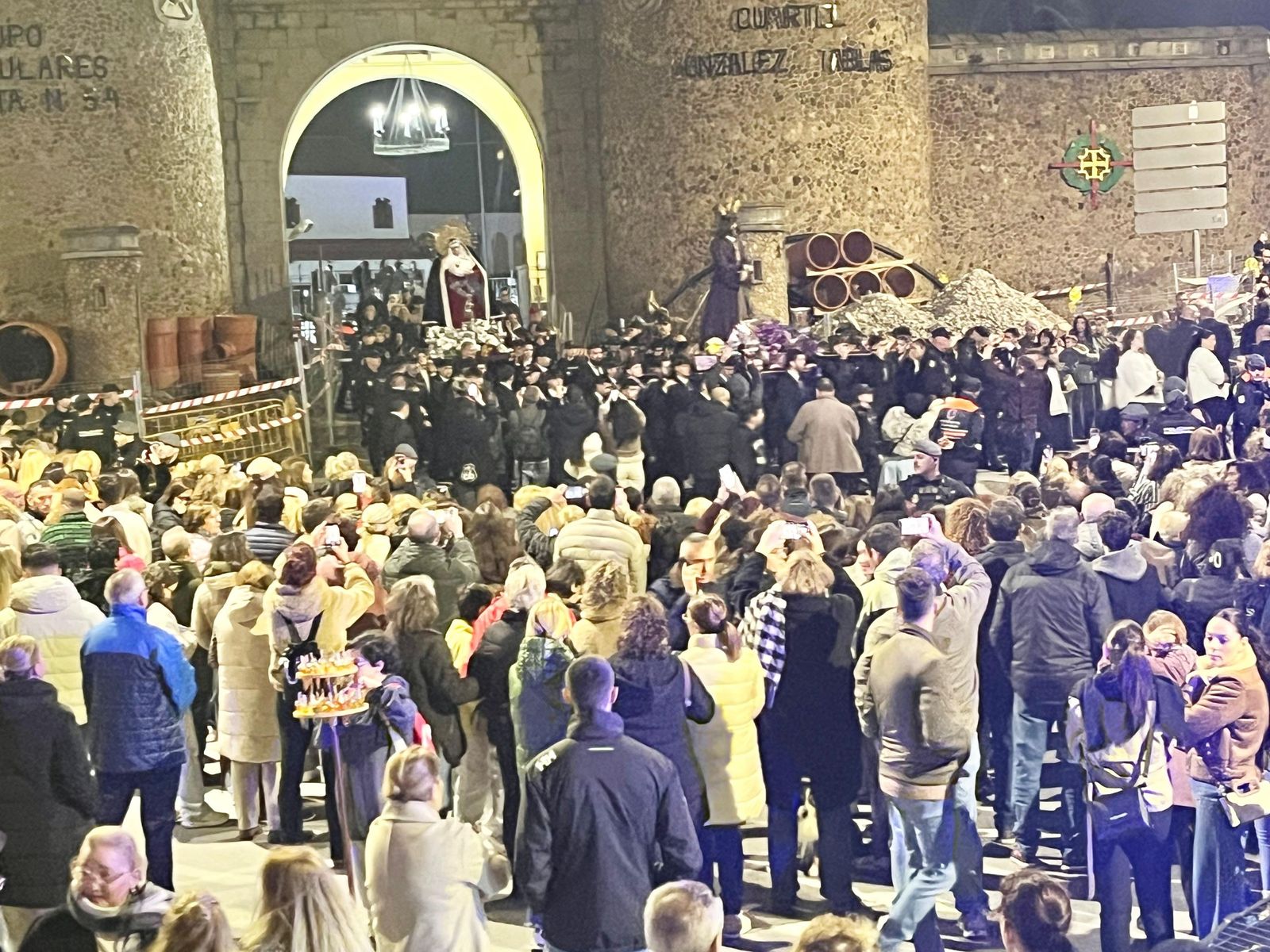 El Cristo de Medinaceli a su salida del Acuartelamiento González Tablas tras liberar al preso