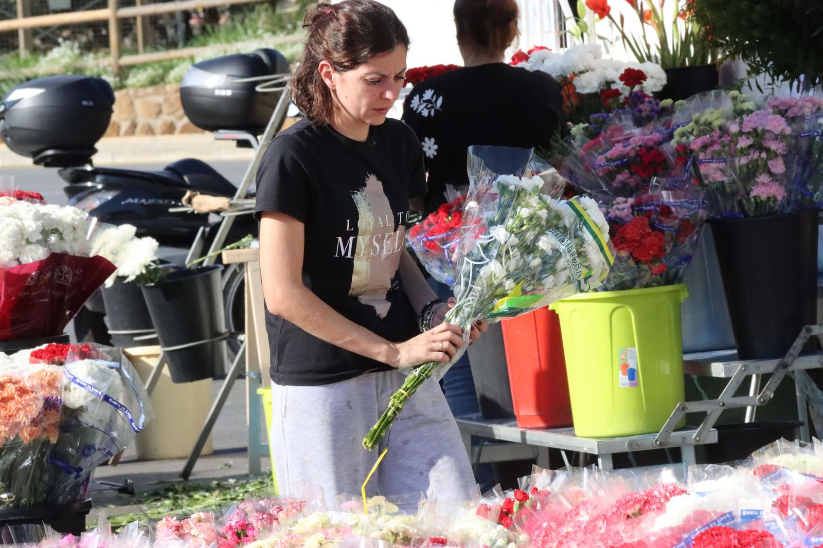 Flores y recuerdo a los difuntos en Santa Catalina Flores y recuerdo a los difuntos en Santa Catalina