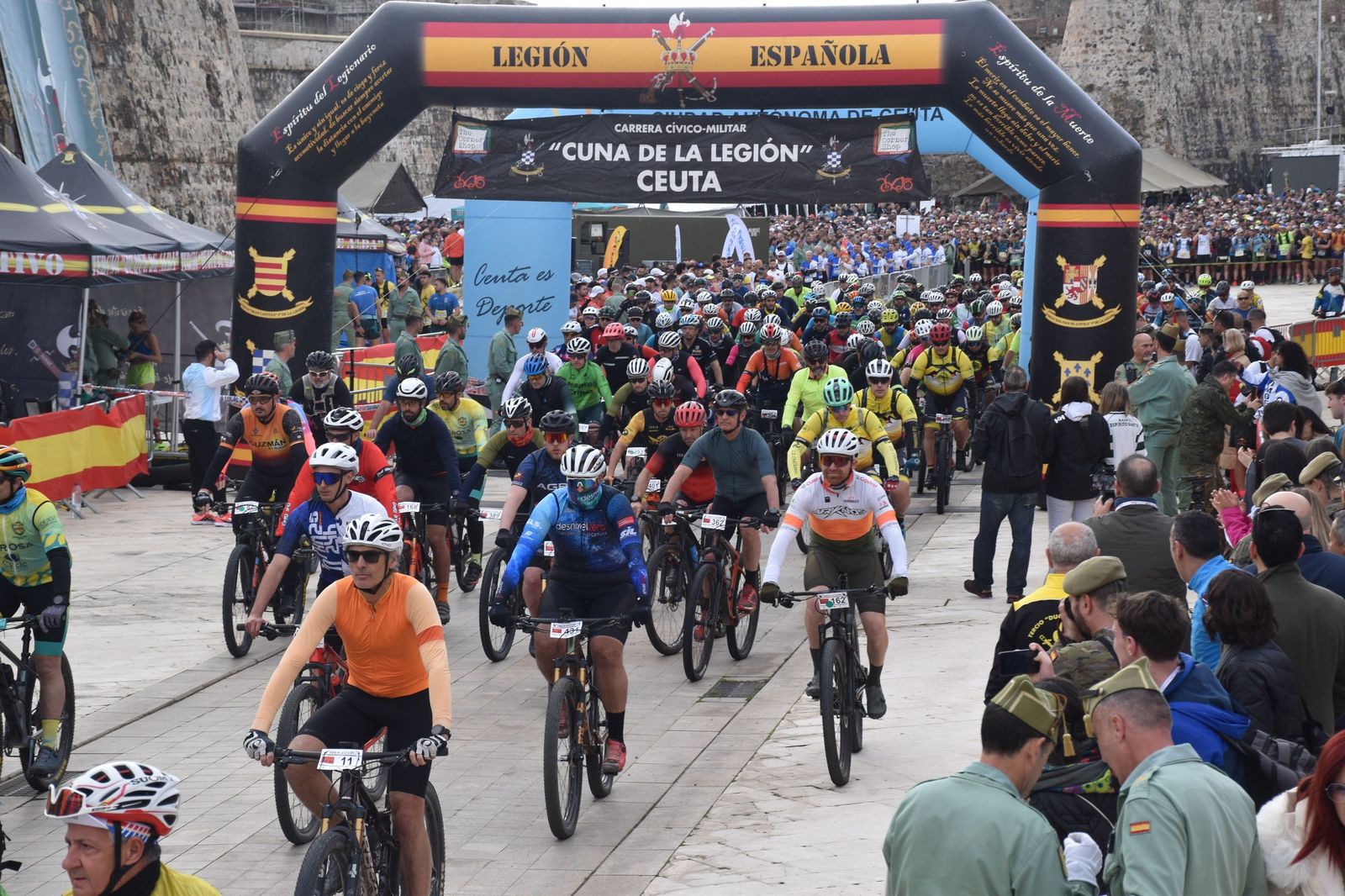 FOTOGALERÍA | Miles de corredores toman la salida en la X Cuna de la Legión: mira las imágenes