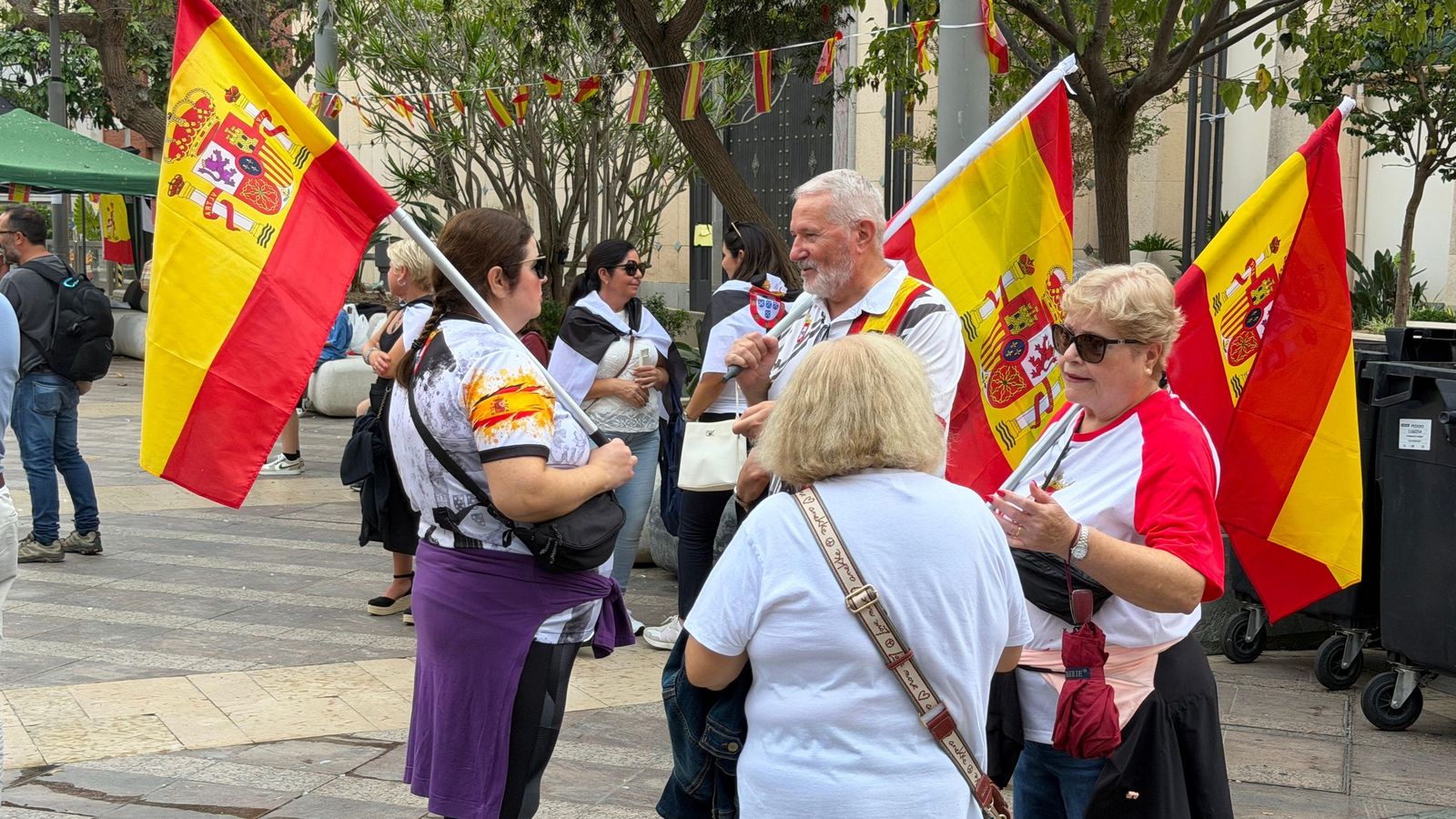 Protesta de ceutíes en la plaza de los Reyes contra la crisis tras 64 días