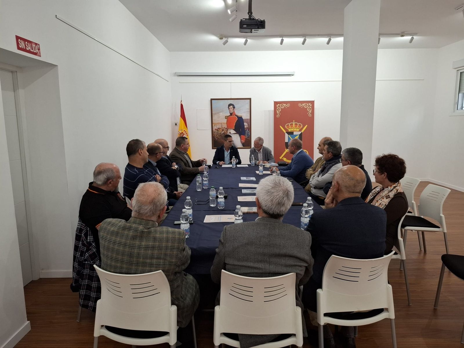 Reunión 'Un café, un libro' en la Biblioteca Militar