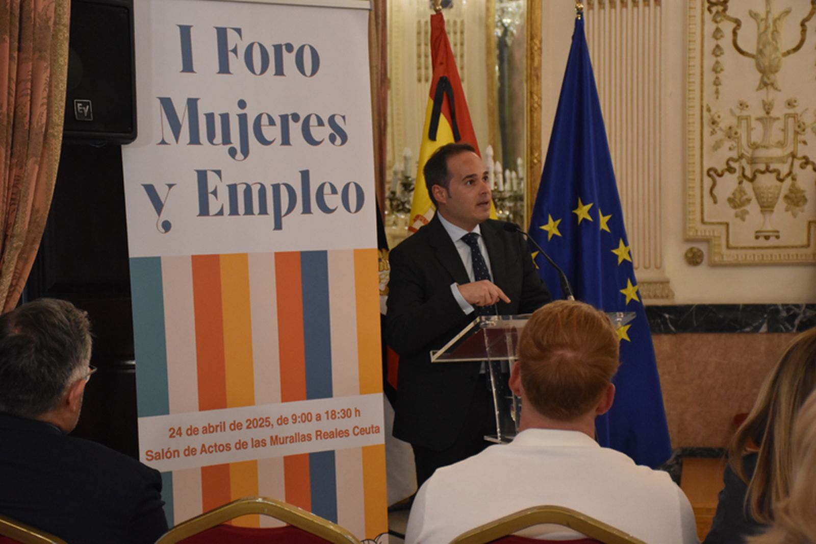 El director de ETEOS, José Carlos Navas, interviniendo en el salón del trono. / FOTO G.S.
