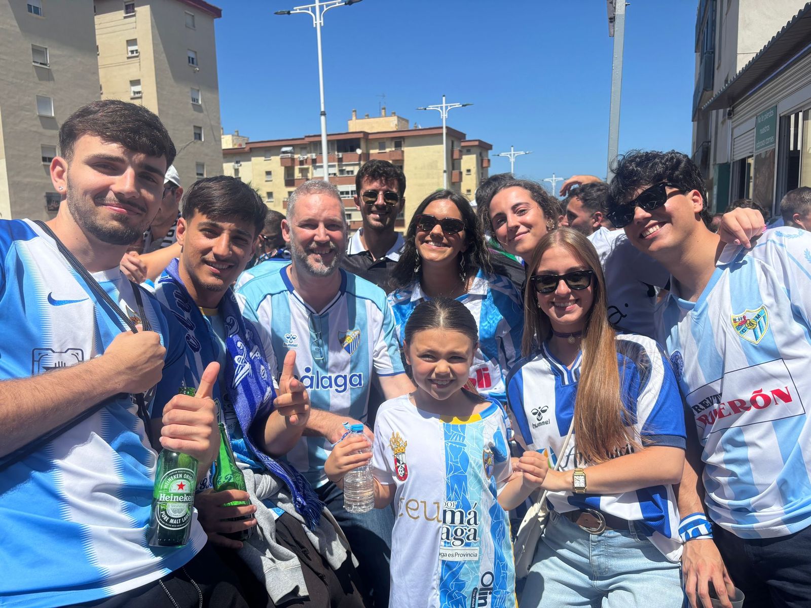 Aficionados en la previa del partido
