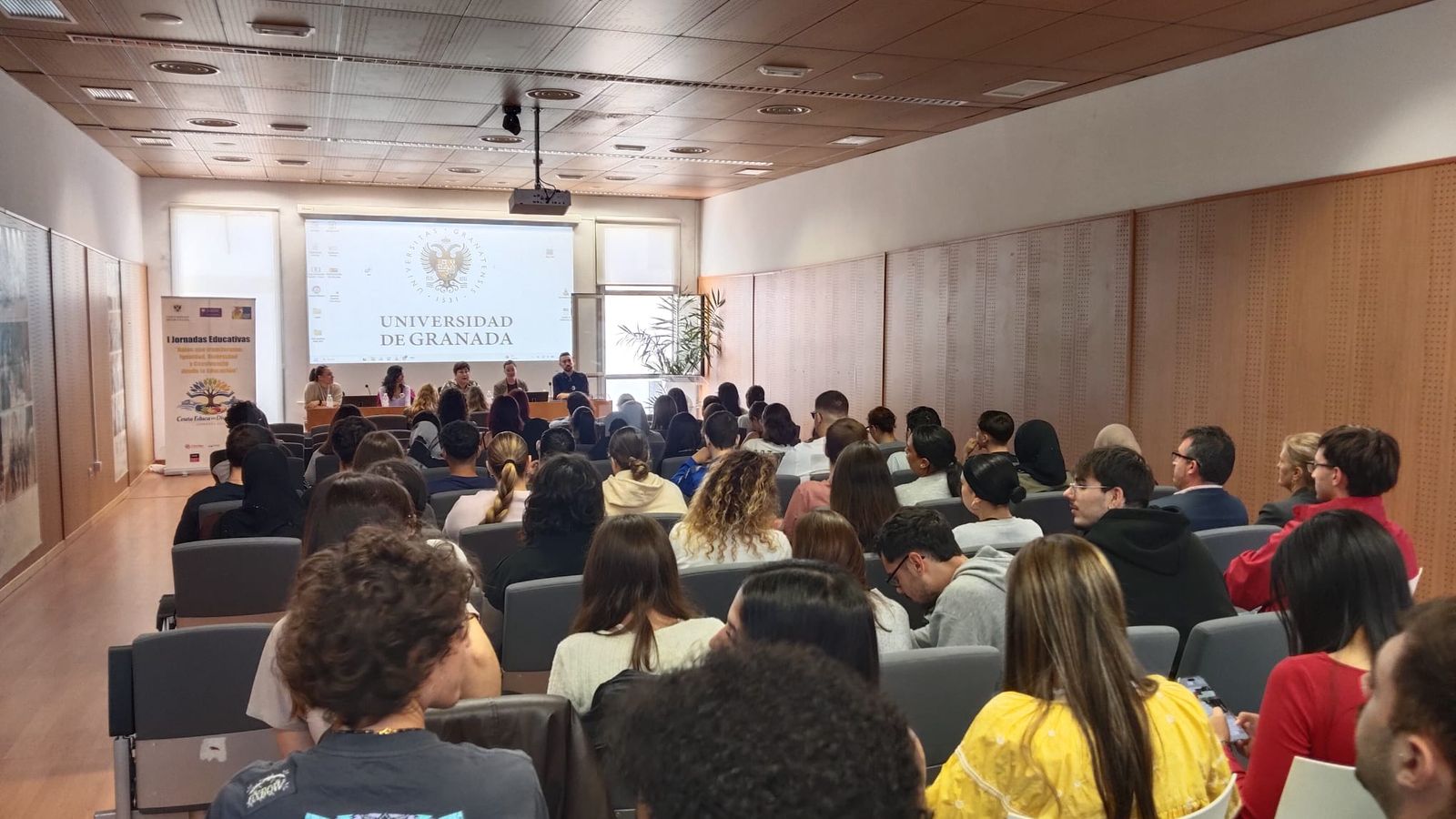 El Campus Universitario ha acogido las primeras jornadas "Aulas que transforman", un encuentro que ha reunido a docentes, estudiantes y entidades sociales para defender la igualdad, la diversidad y una educación inclusiva