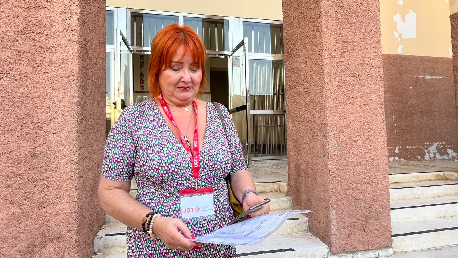 La presidenta de la Junta de Personal Docente de Ceuta, Trinidad Megías, a las puertas del IES Siete Colinas
