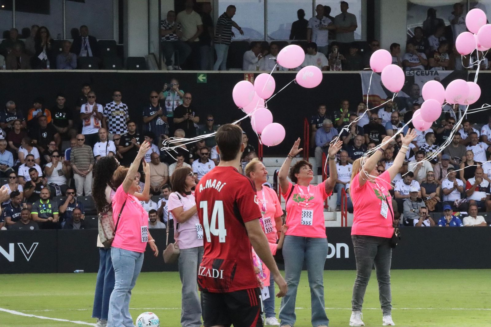 El Ceuta pone la directa ante el Mirandés: resumen en fotos