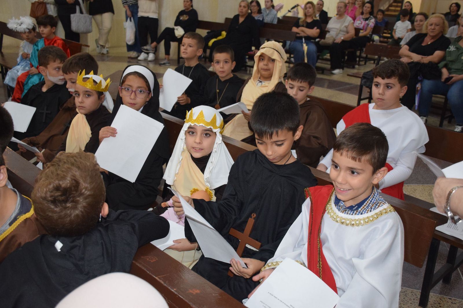 FOTOGALERÍA | Celebración del Día de Todos los Santos en la parroquia de Santa Teresa