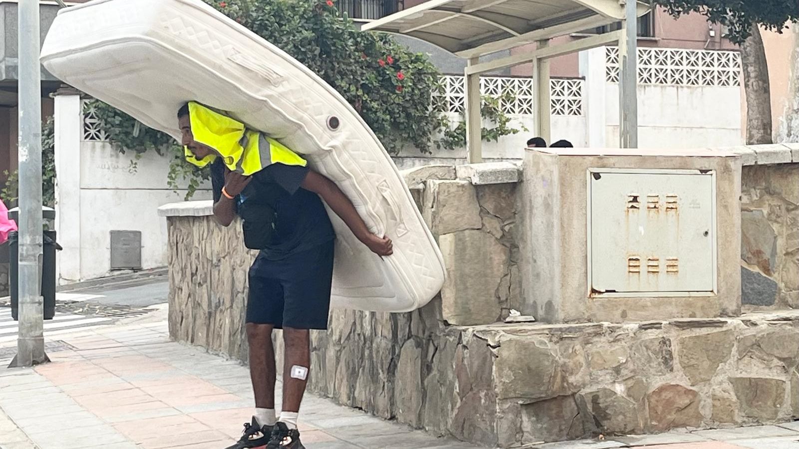Playa de Benítez llena de chozas de los migrantes