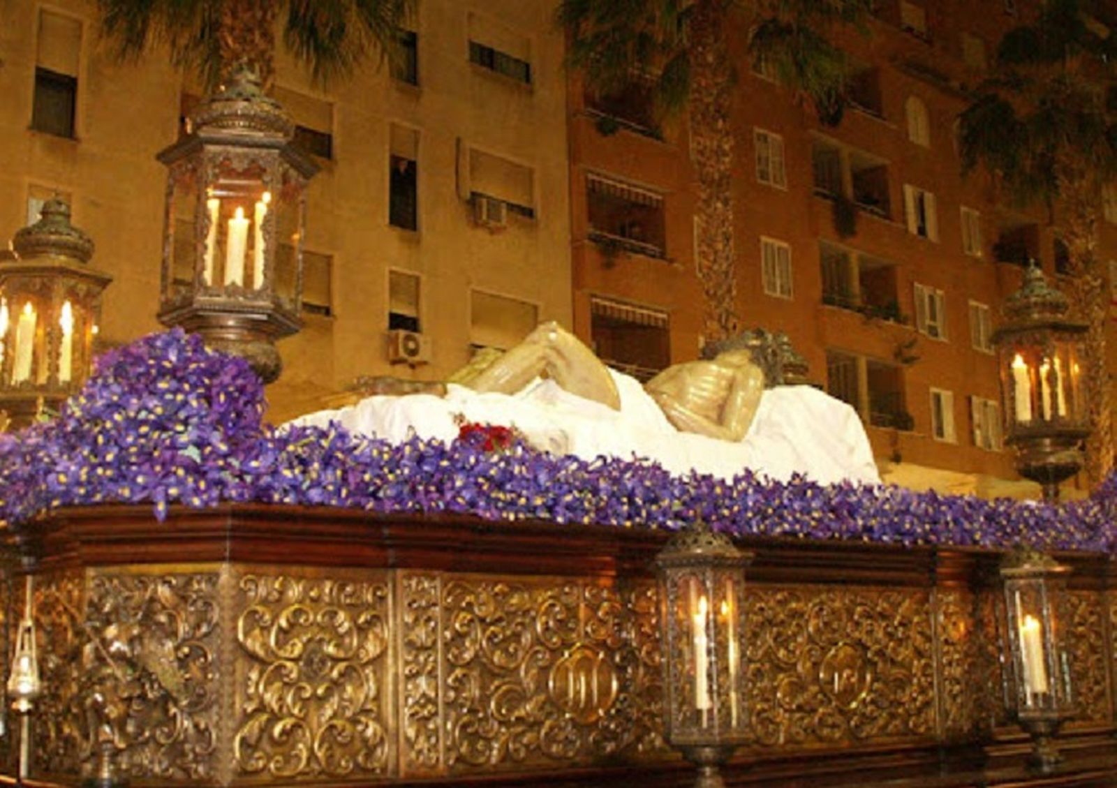 El Santo Entierro cierra las estaciones de penitencia de este Viernes Santo en Ceuta