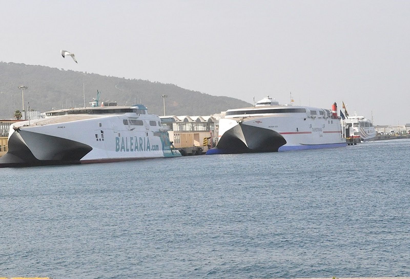 4679_6728_navieras-barco-puerto