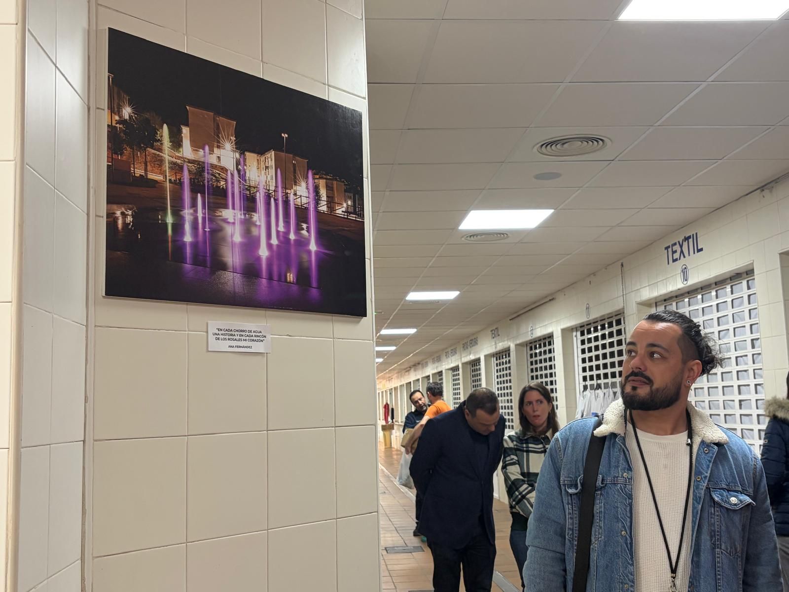 La exposición de fotos del proyecto Altaweia lleva “luz”, “orgullo” y “arte” al Mercado de Hadú