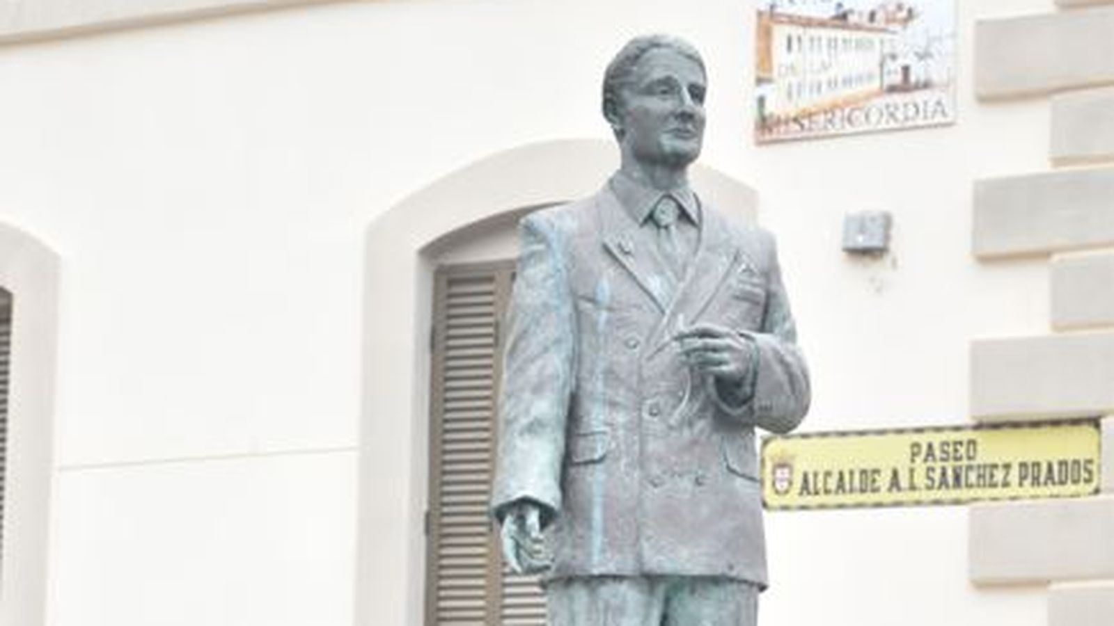Estatua del ex alcalde Sánchez Prados