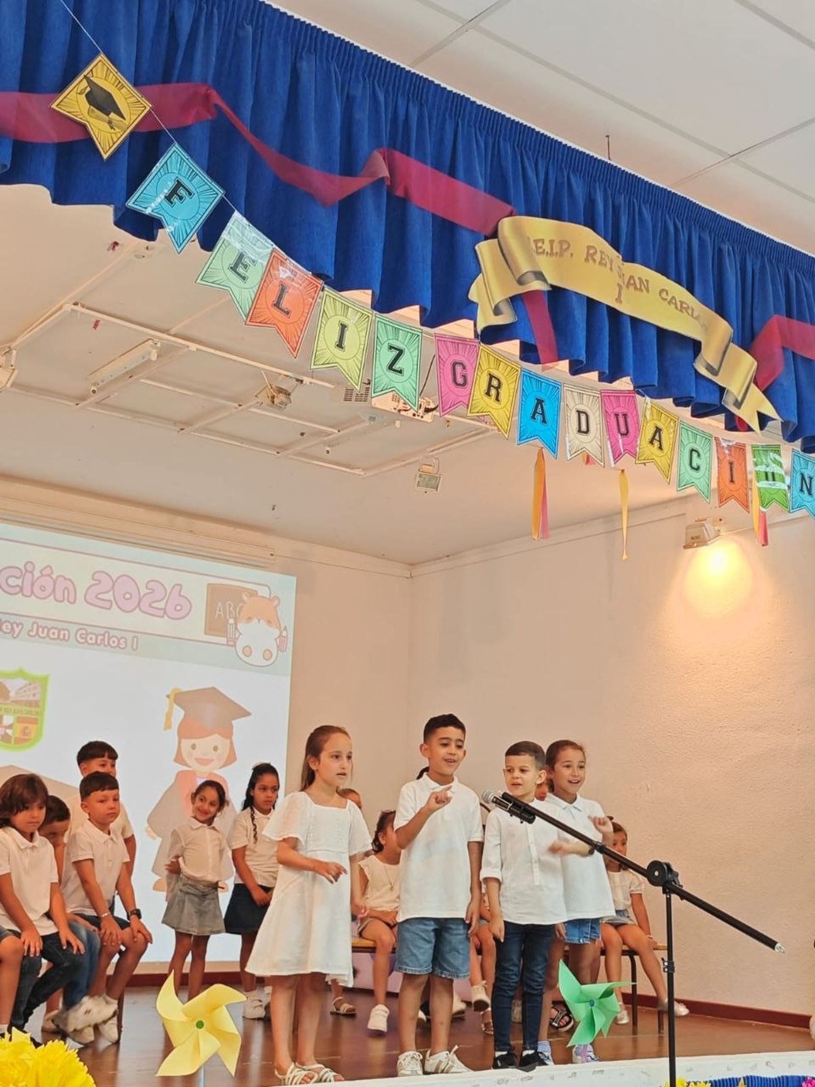 Los alumnos del "Juan Carlos I" comparten su fiesta de graduación