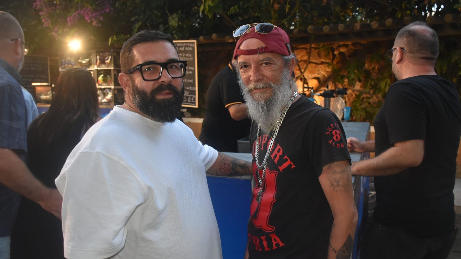 El ‘Loco’ de siempre, el viejo rockero de hoy: Loquillo triunfa en Ceuta