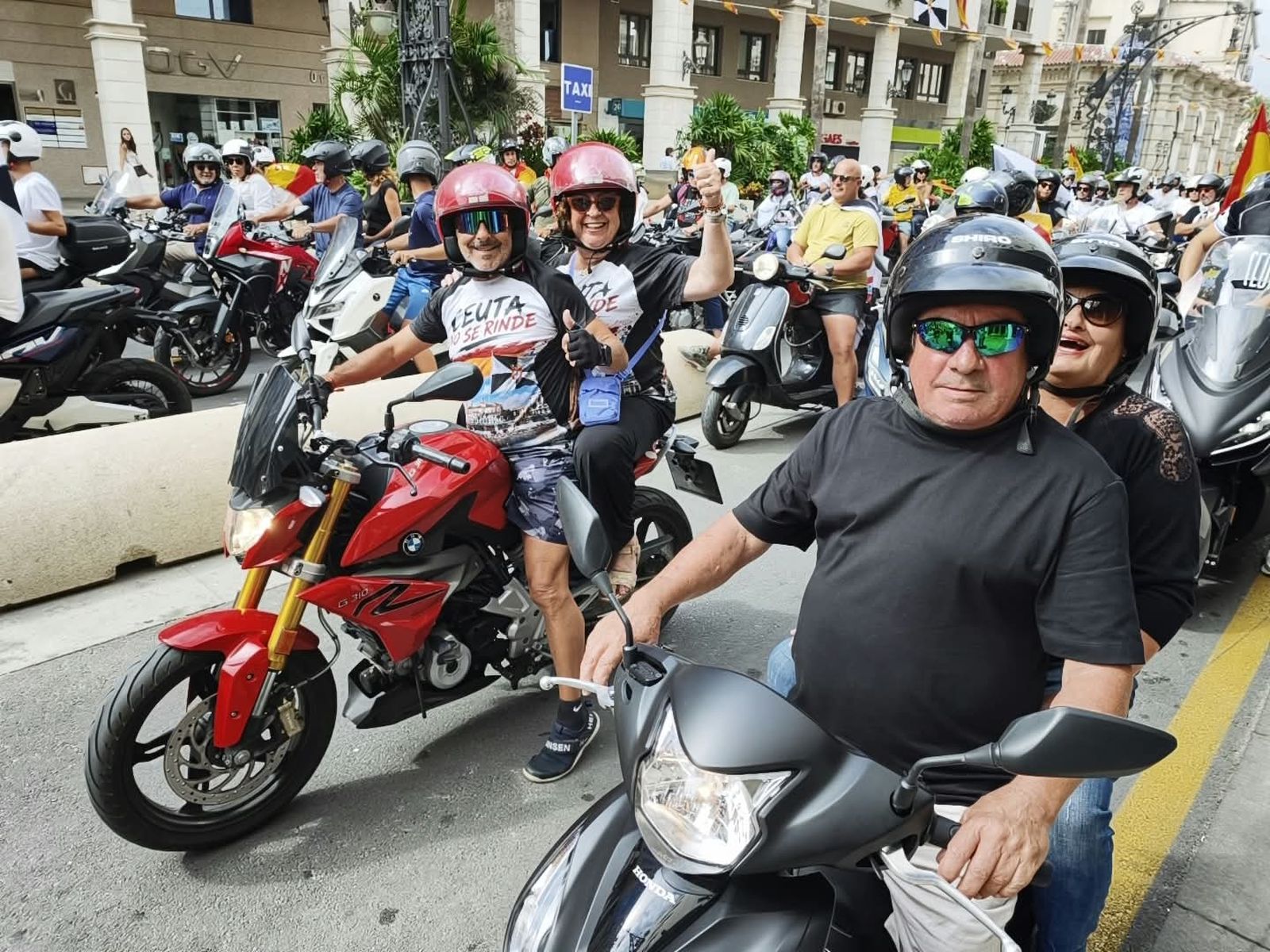 Cientos de motoristas se manifiestan por las calles de Ceuta