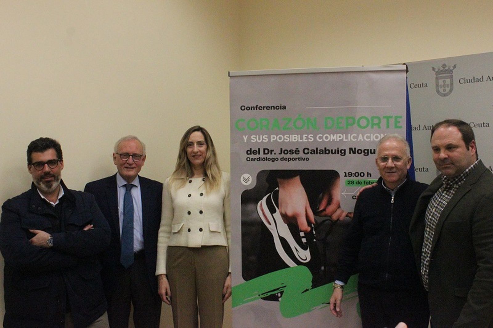 Foto de familia en la rueda de prensa. / FOTO S.C.