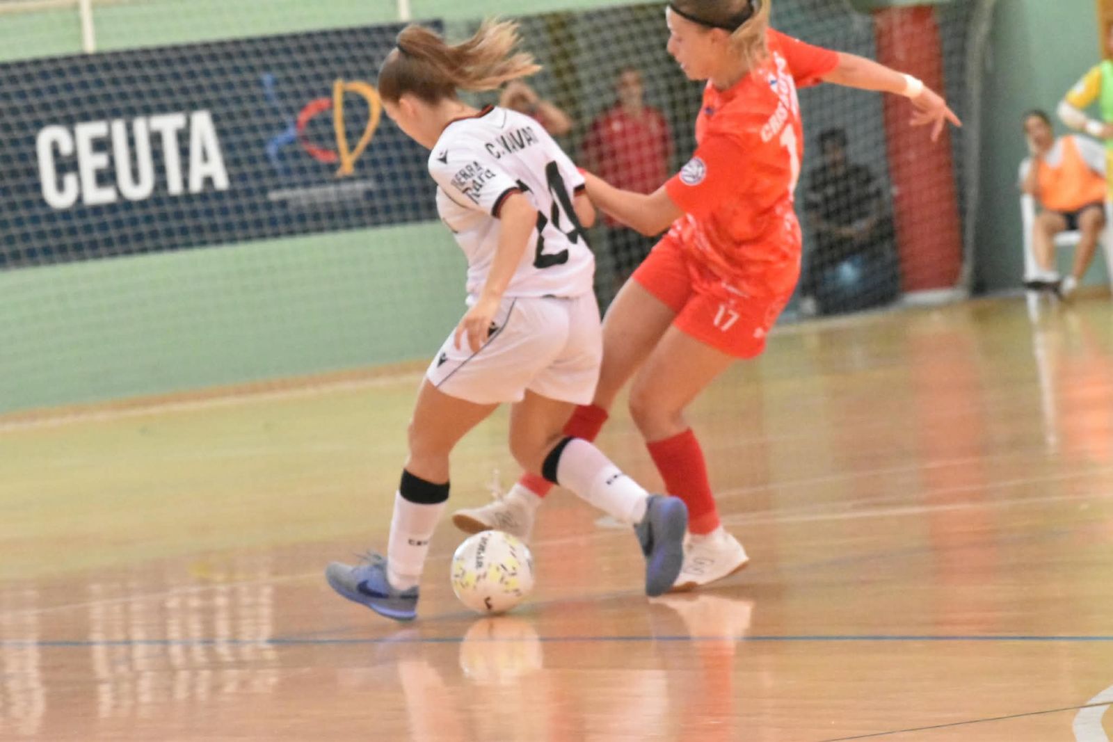 El Ceuta femenino deja escapar una merecida victoria en su debut en casa