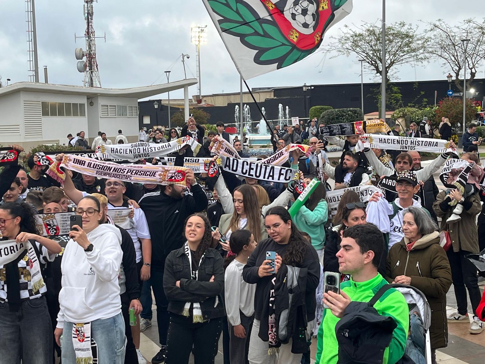 Aficionados antes del partido entre el Ceuta y el Racing