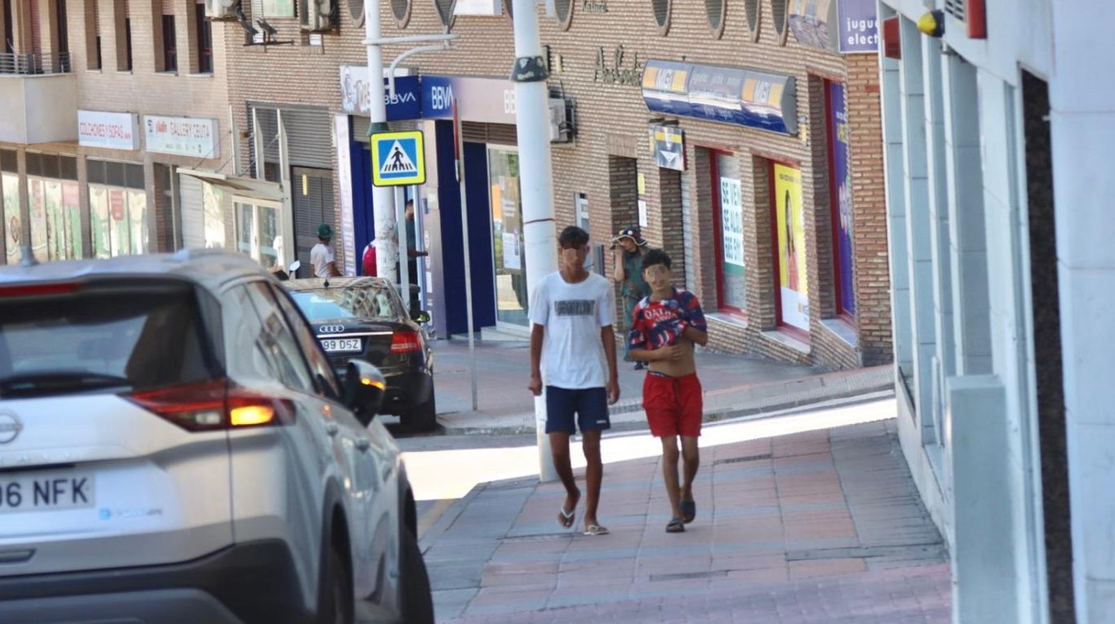 Dos menores deambulan por las calles de la ciudad