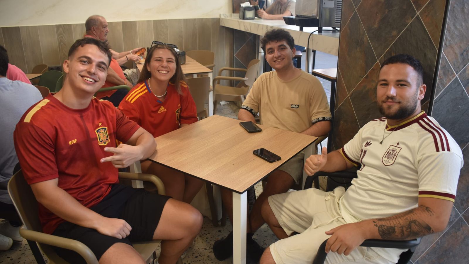 Ceuta vivió con intensidad el estreno de La Roja en el Mundial 2026