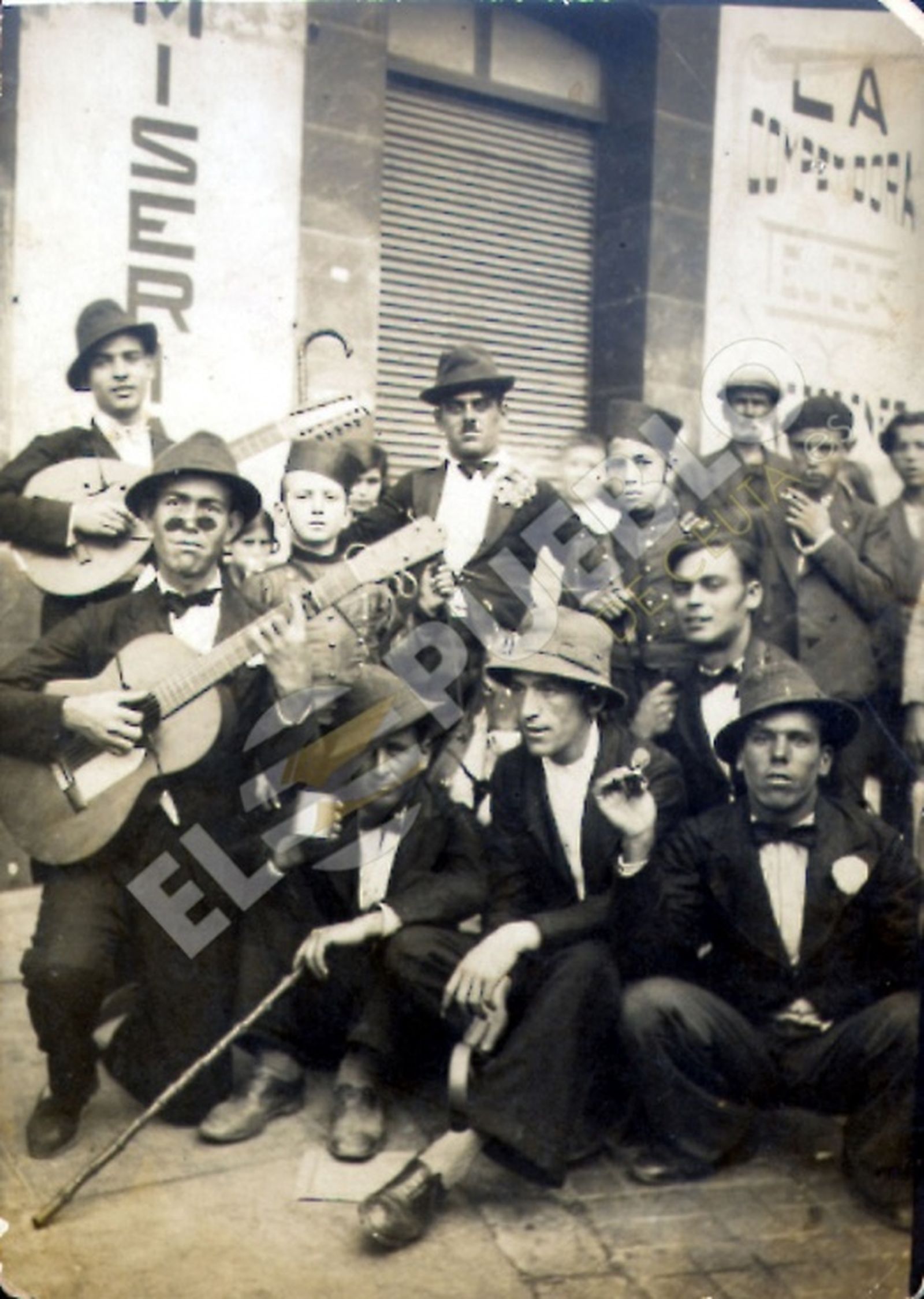 Murga de Ceuta. / FOTO ARCHIVO DE PACO SÁNCHEZ