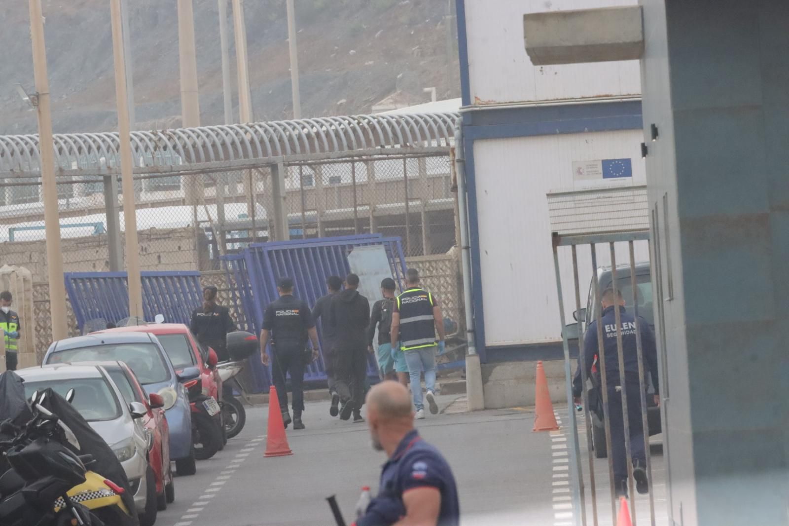 La Policía Nacional escolta a los migrantes que deciden retornar a Marruecos de manera voluntaria