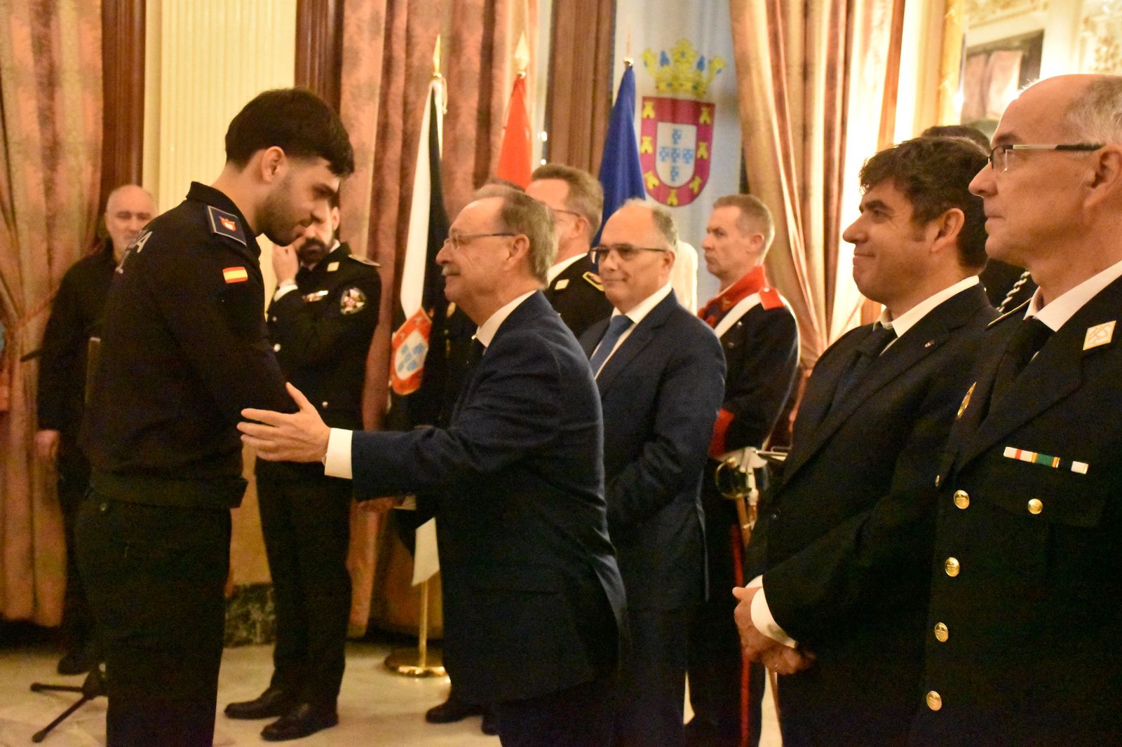 La toma de posesión de los 15 nuevos policías locales, en imágenes