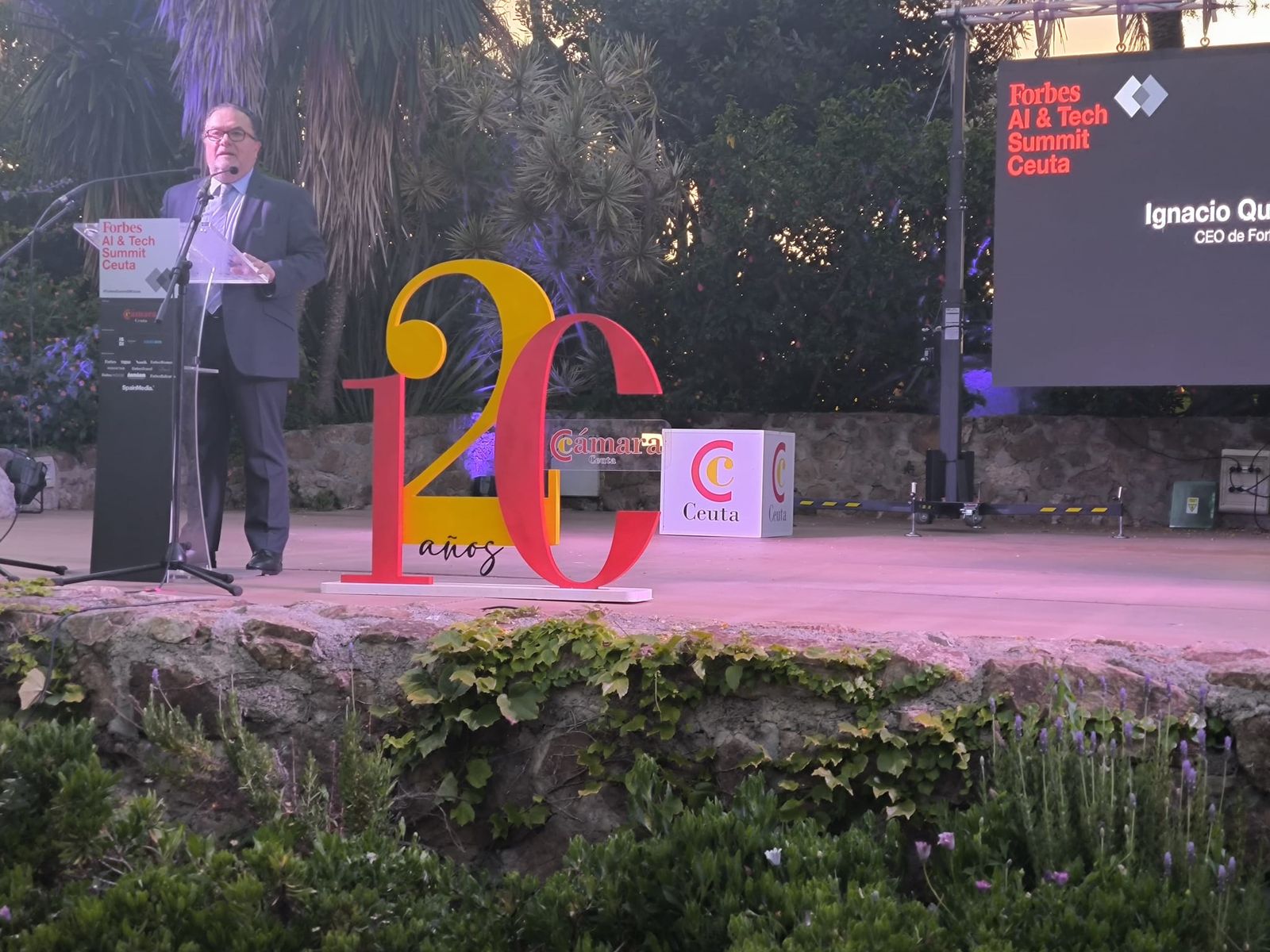 El CEO de Forbes, Ignacio Quintana, se dirige a los invitados al acto