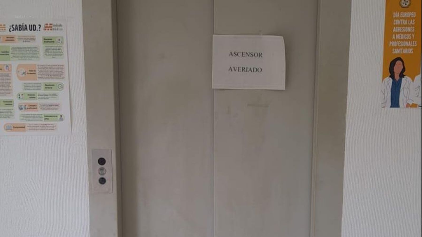 El ascensor averiado en el Centro de Salud de Recinto