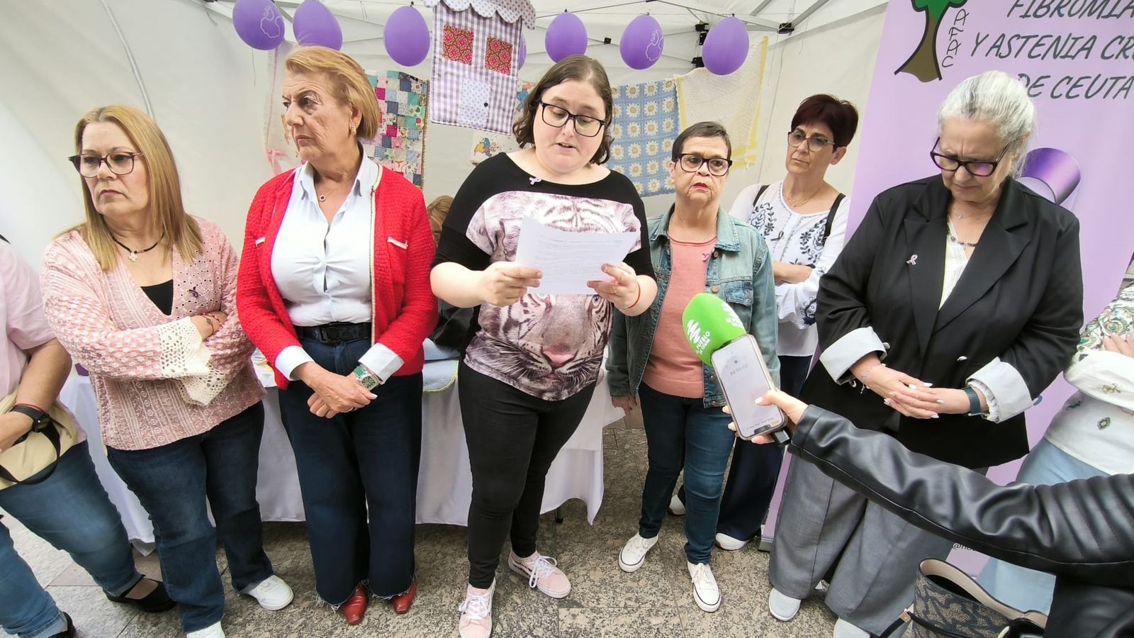 La directora general de Sanidad, Rebeca Benarroch, acudió a la lectura del manifiesto de la Asociación de Fibromialgia