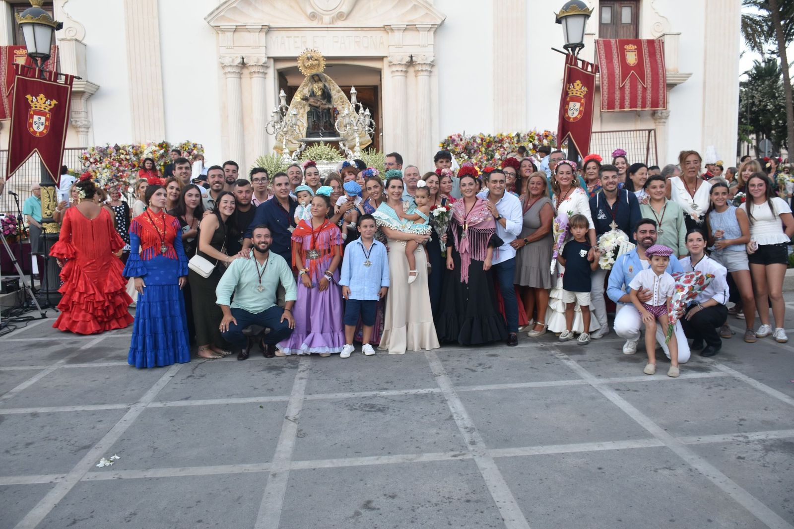 Los ceutíes vuelven a encontrarse con su Madre entre flores, esperanza y lágrimas contenidas