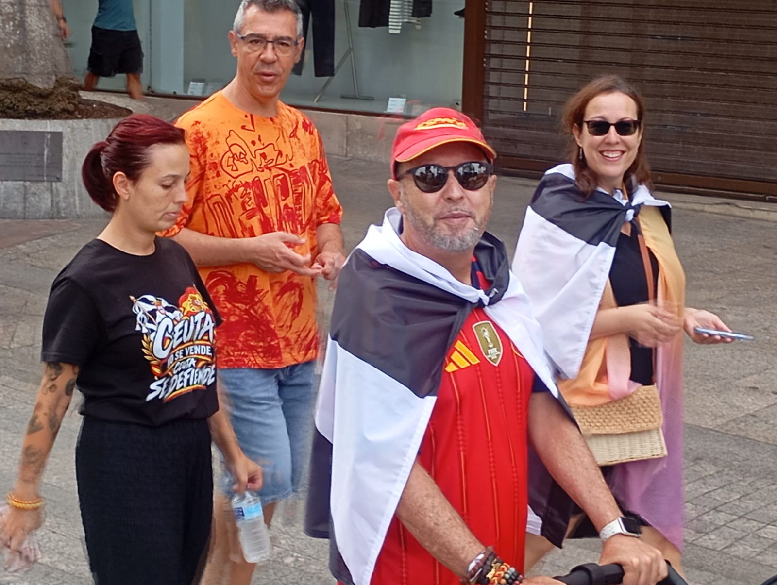 Ceuta vuelve a echarse a las calles para recordar que "Un caballa nunca se rinde"