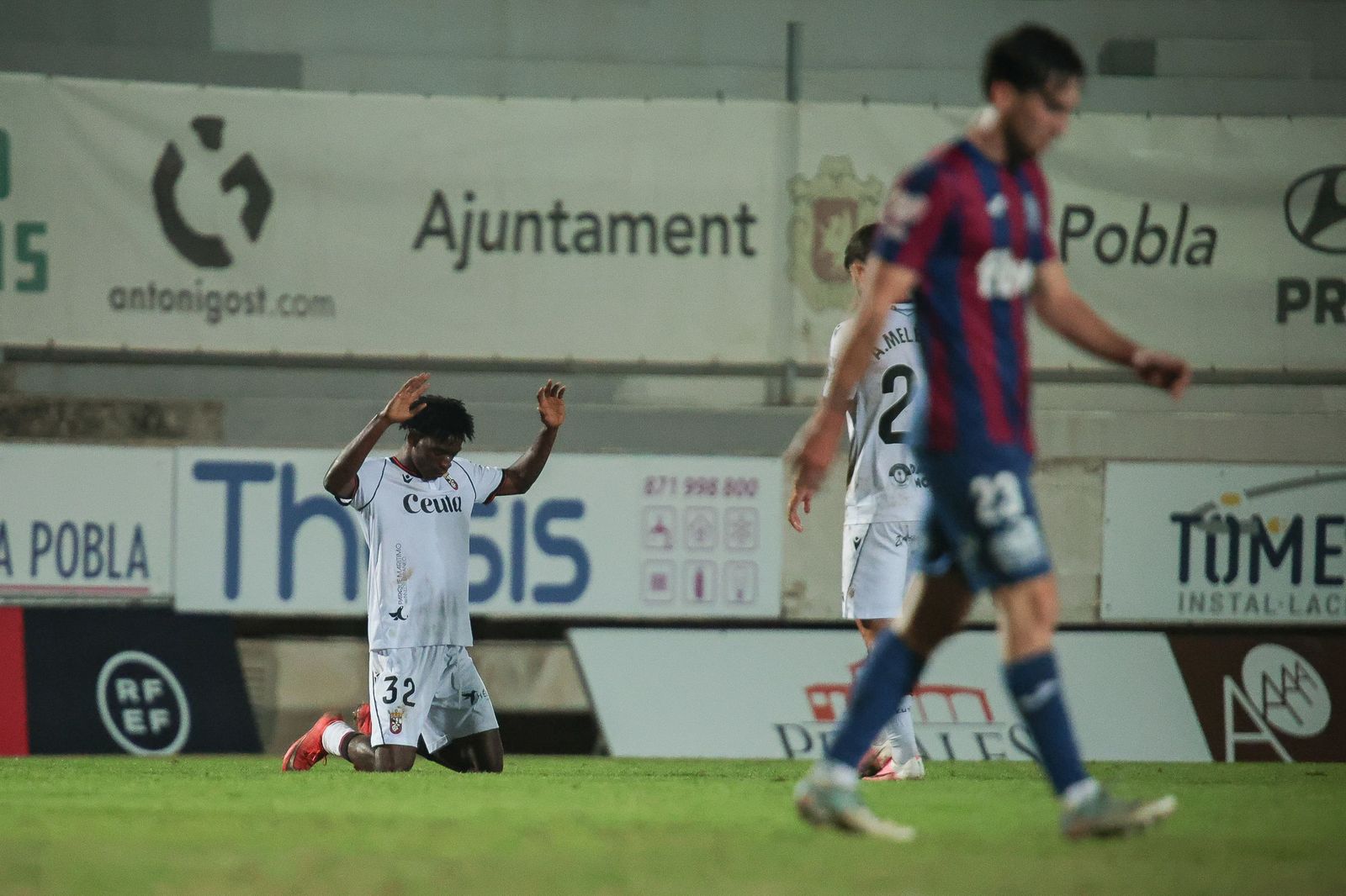 Victoria poco convicente del Ceuta ante el Poblense (1-2) para avanzar en Copa