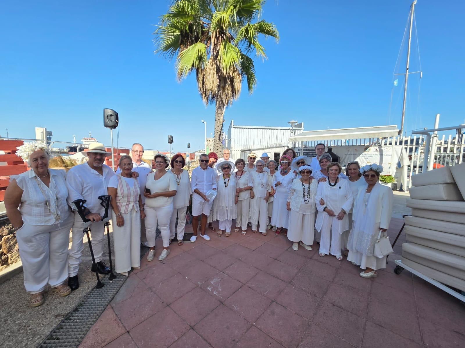 Asistentes a la fiesta ibicenza