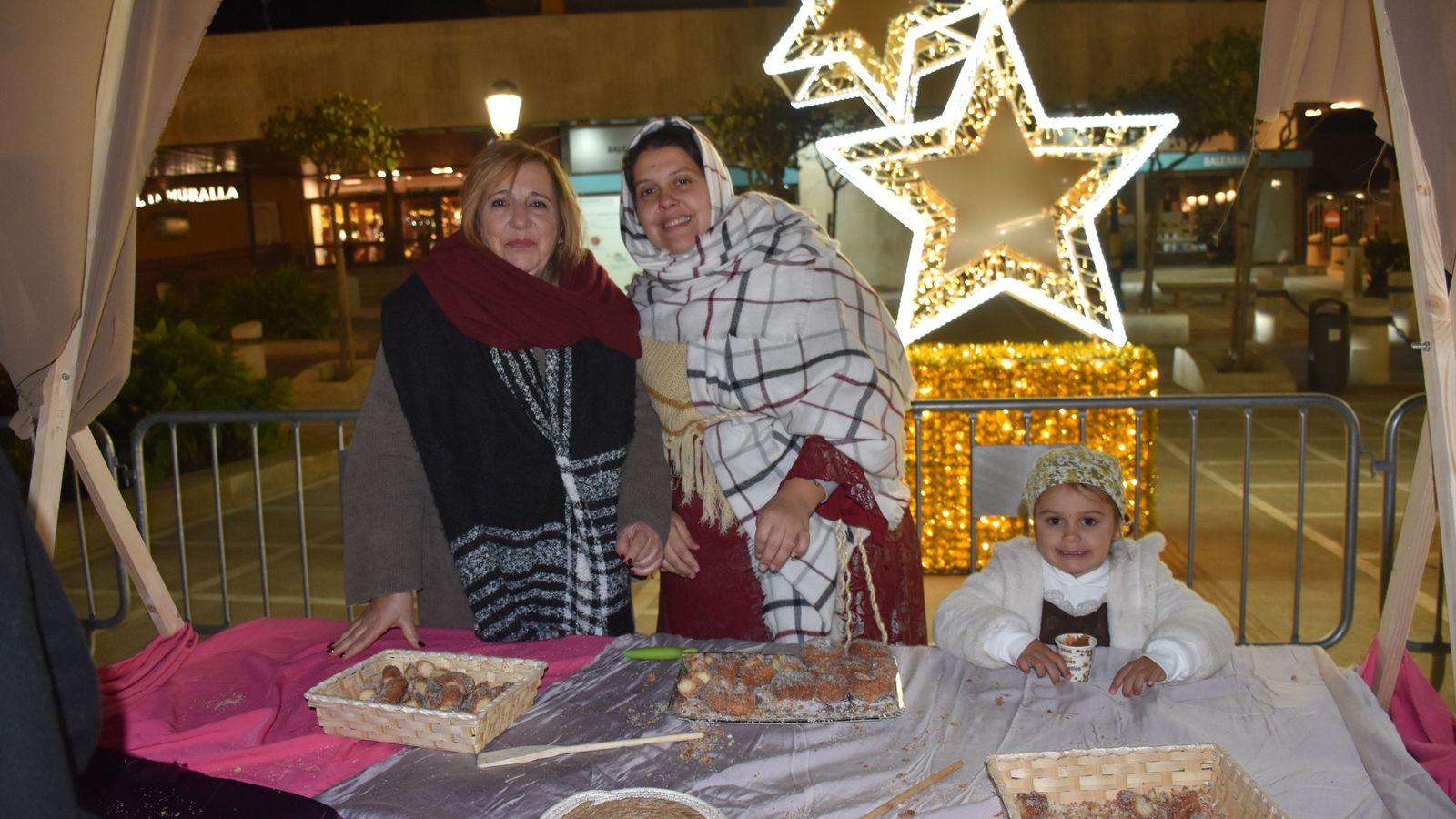 La plaza de África se transforma en Belén en una tarde mágica en pleno corazón de Ceuta
