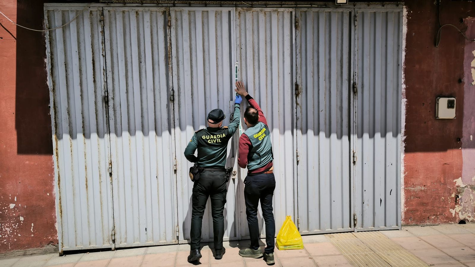 El dispositivo desplegado por la Guardia Civil este martes en la Almadraba.