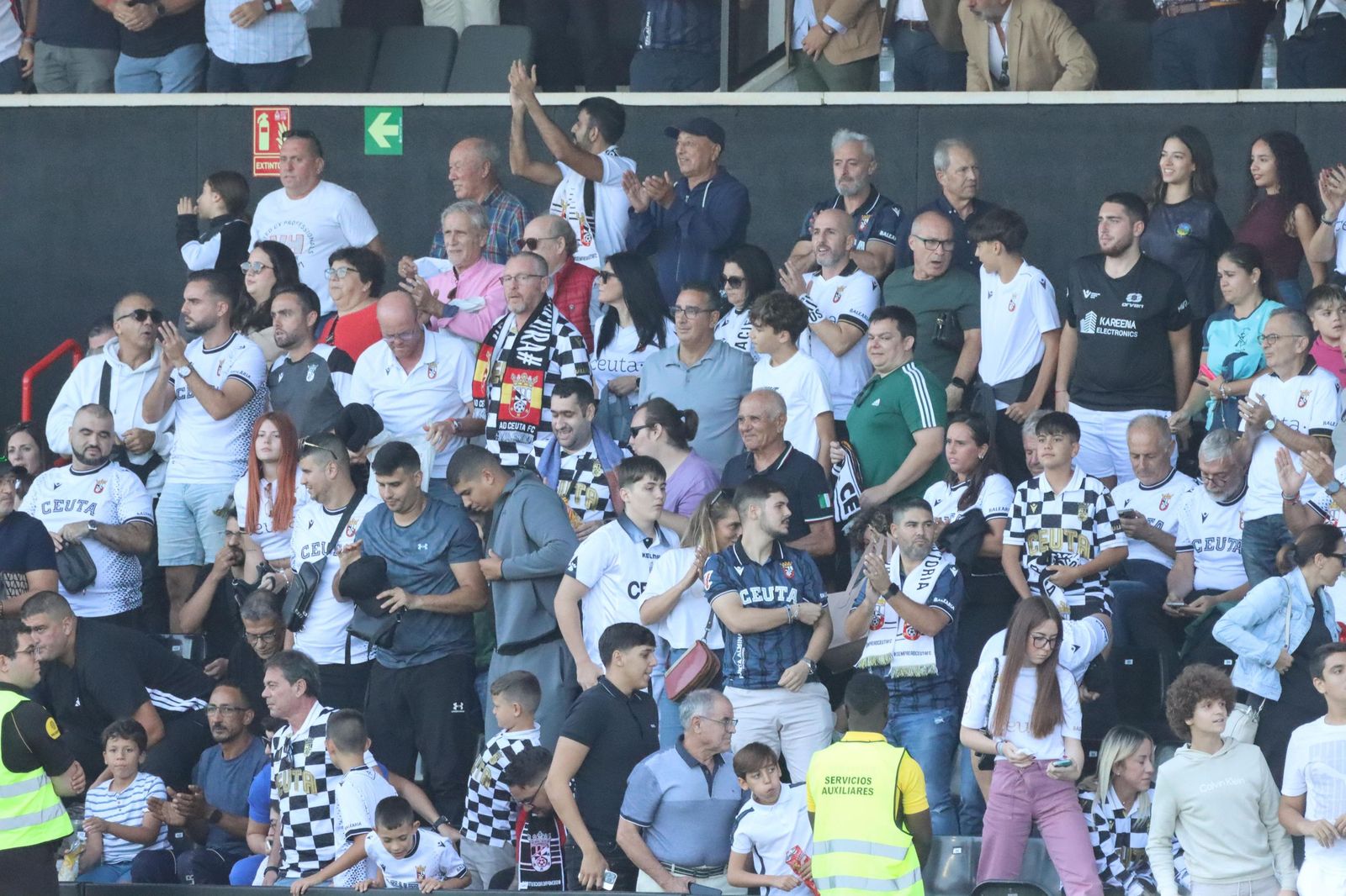 El Ceuta pone la directa ante el Mirandés: resumen en fotos