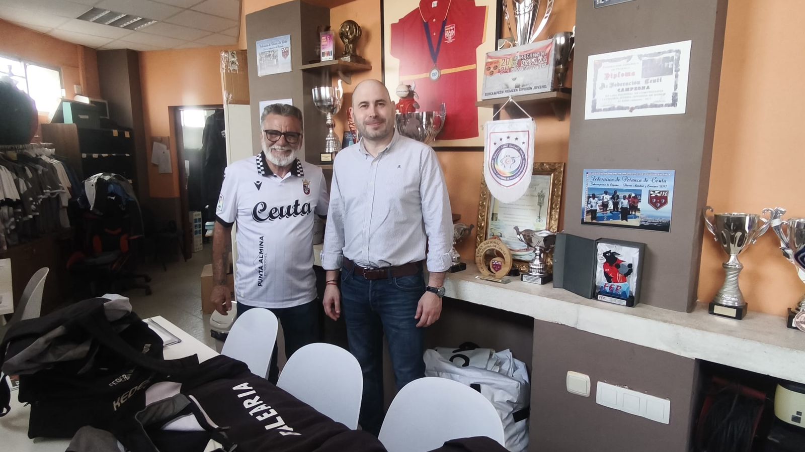 Visita de los responsables del PSOE en Ceuta a la barriada de O'Donell