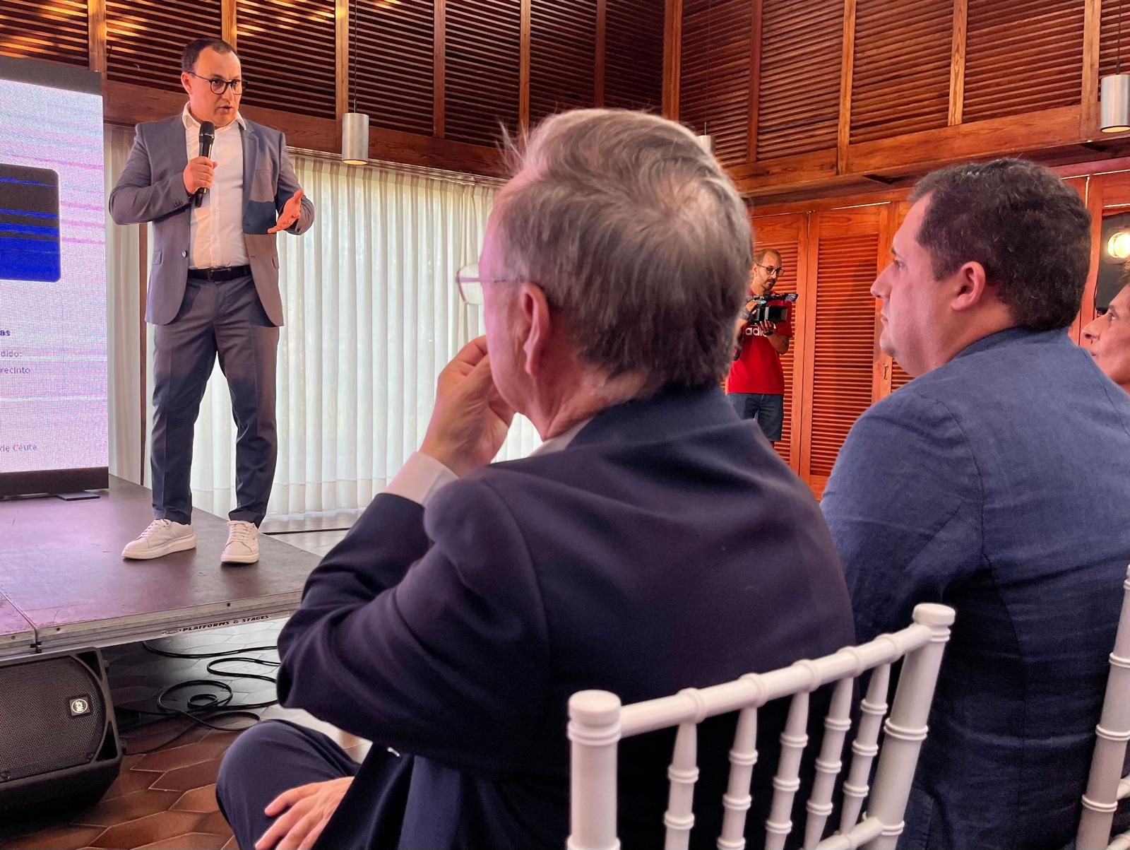 El presidente del GALPCE, Mehdi Amin, interviene durante la I Convención del grupo de acción local
