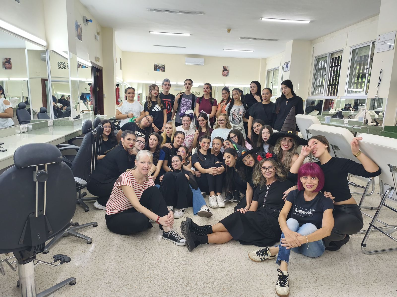 Alumnos del Siete Colinas participan en un taller de caracterización de Halloween Alumnos del Siete Colinas participan en un taller de caracterización de Halloween